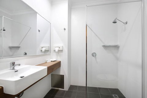 New England Motor Inn - Accommodation Kalgoorlie 1