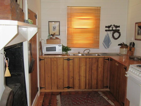 Nivani 1880's Cottage - Accommodation Kalgoorlie 2