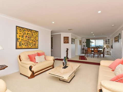 Noble Willow Homestead Lovedale. Super Spacious, With Views And Pool - Accommodation Kalgoorlie 3