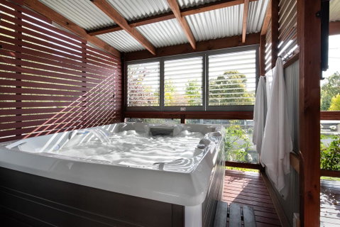 Oblique - Accommodation Kalgoorlie 0