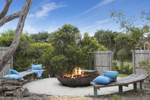 Ocean Luxe Retreat Luxury House With Pool, Tennis Court, Fireplace, Walk To Beach - Accommodation Kalgoorlie 3
