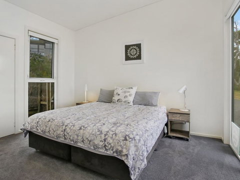 OCEANS 12 - Modern Ocean View Villa - Accommodation Kalgoorlie 2