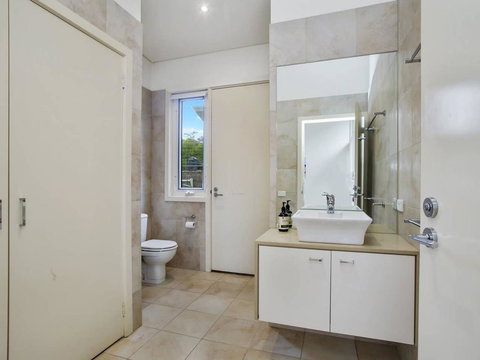 OCEANS 12 - Modern Ocean View Villa - Accommodation Kalgoorlie 1