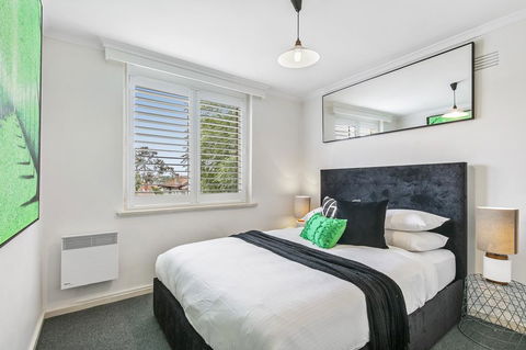 Oversized Apartment Close To City, Parks, MCG - Accommodation Kalgoorlie 1