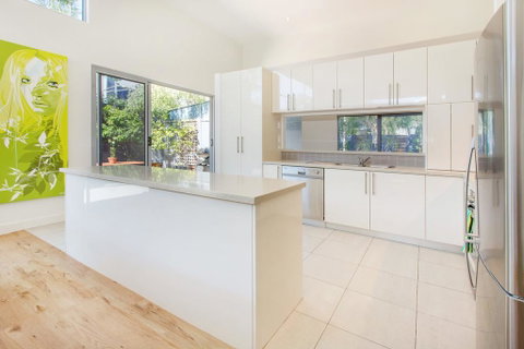 PALM COURT RETREAT - MORNINGTON - Accommodation Kalgoorlie 3