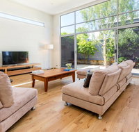 PALM COURT RETREAT - MORNINGTON - Accommodation Kalgoorlie