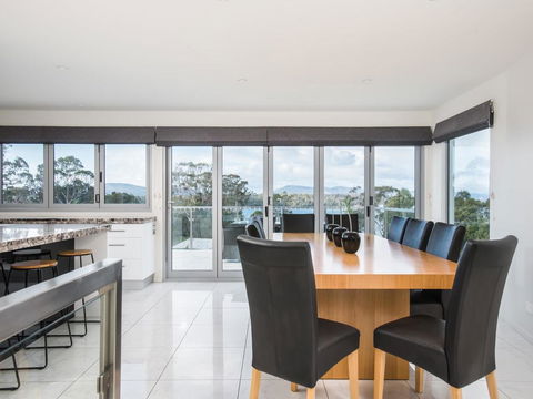 Paradise Point - Tamar Valley 14 Persons Residence With Pool - Accommodation Kalgoorlie 0