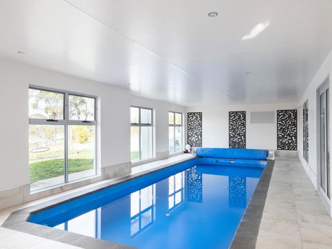 Paradise Point - Tamar Valley 14 Persons Residence With Pool - Accommodation Kalgoorlie 2
