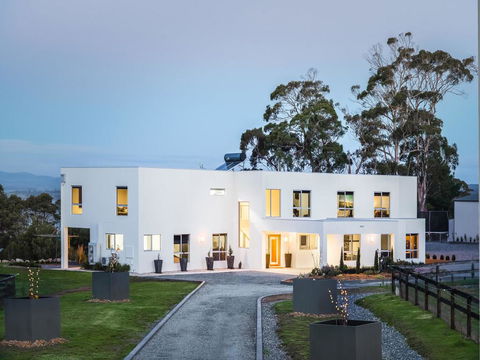 Paradise Point - Tamar Valley 14 Persons Residence With Pool - Accommodation Kalgoorlie 1