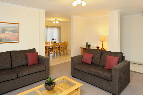 Park Avenue - Forest Hill - Accommodation Kalgoorlie 0