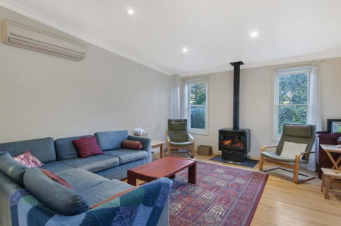 Plovers Rest - Central 3 Bedroom Cottage With Small Orchard - Accommodation Kalgoorlie 3