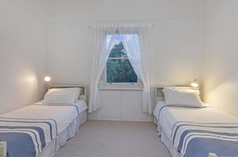 Plovers Rest - Central 3 Bedroom Cottage With Small Orchard - Accommodation Kalgoorlie 2