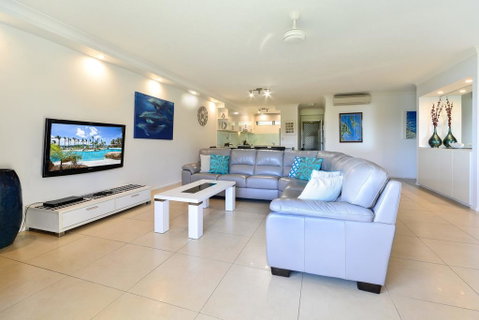POINCIANA 101 HAMILTON ISLAND CENTRALLY LOCATED 3 BEDROOM, Plus BUGGY!! - Accommodation Kalgoorlie 3