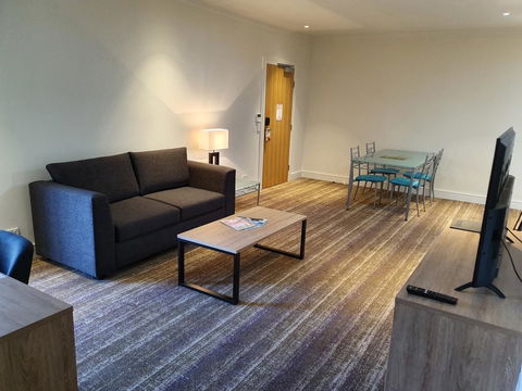 Porter's Plainland Hotel - Accommodation Kalgoorlie 2