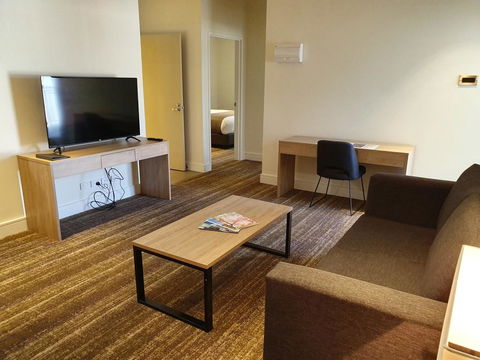 Porter's Plainland Hotel - Accommodation Kalgoorlie 1