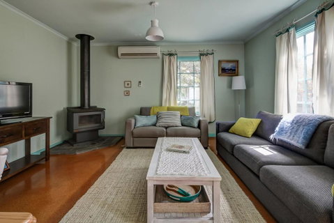 Prue's Cottage - Well Appointed Family Getaway - Accommodation Kalgoorlie 2