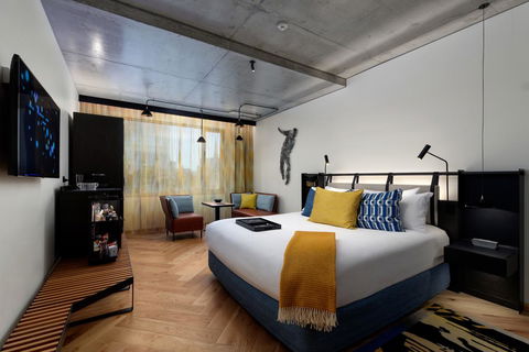 QT Melbourne - Accommodation Kalgoorlie 2