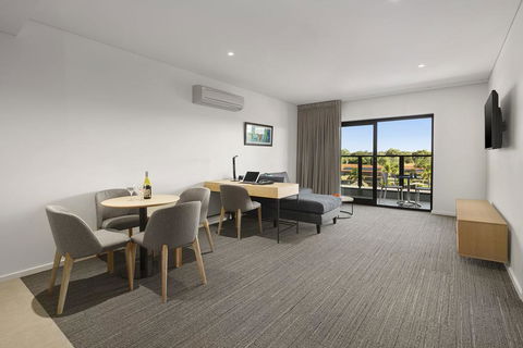 Quality Hotel Lakeside - Accommodation Kalgoorlie 3