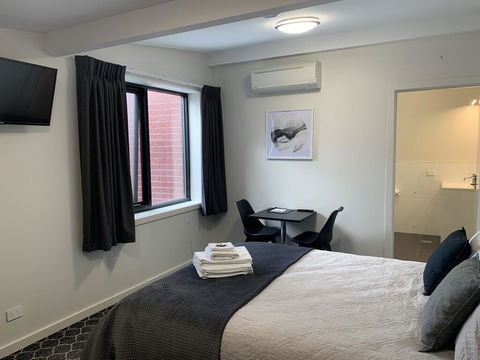 Queens Arms Hotel - Accommodation Kalgoorlie 0