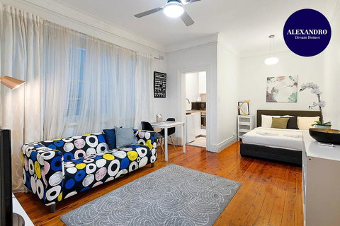 Quiet Art Deco - Cafe Central - Accommodation Kalgoorlie 0