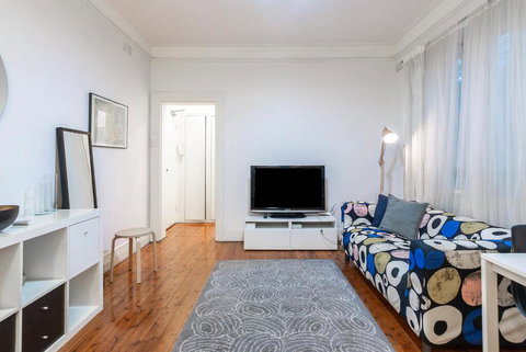 Quiet Art Deco - Cafe Central - Accommodation Kalgoorlie 2