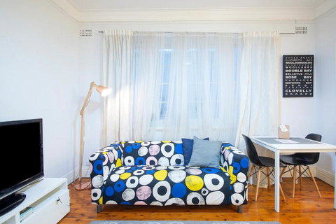 Quiet Art Deco - Cafe Central - Accommodation Kalgoorlie 3