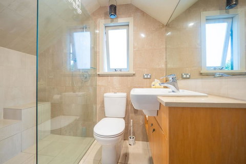 Quiet Private Studio In Strathfield With Kitchenette And Private Bathroom 3min To Station Sleeps 6 - Accommodation Kalgoorlie 2