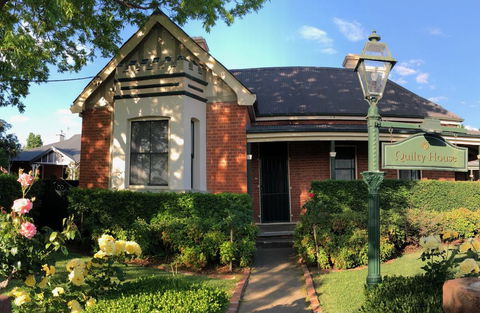 QUILTY HOUSE (Formerly Beethovens) - Accommodation Kalgoorlie 2