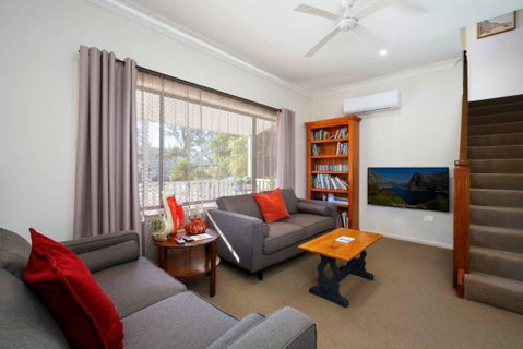 Relaxing Queen Sized Room With En-Suite - Accommodation Kalgoorlie 2