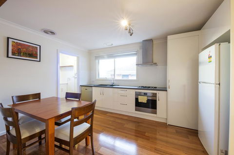 Rent Melbourne - Accommodation Kalgoorlie 0