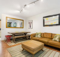 Retro Styled 3 Bedroom Apartment with Tree Views - Accommodation Kalgoorlie