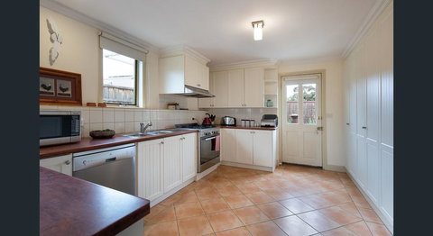 Roalies Farm House - Accommodation Kalgoorlie 3