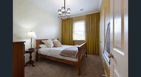 Roalies Farm House - Accommodation Kalgoorlie 1