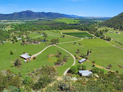 Rosa Estate In Broke - Two 3br House In Walking Distance To Cellar Doors - Accommodation Kalgoorlie 1