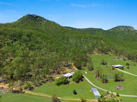 Rosa Estate In Broke - Two 3br House In Walking Distance To Cellar Doors - Accommodation Kalgoorlie 2