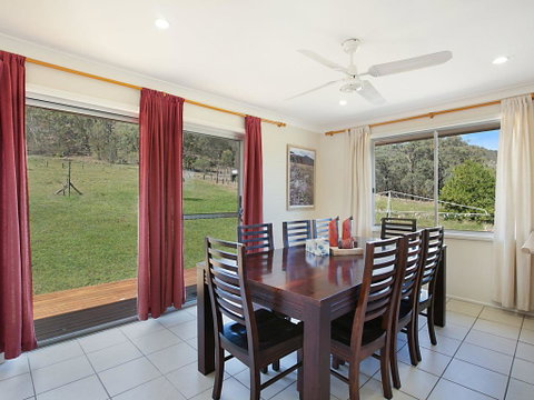 Rosa Estate In Broke - Two 3br House In Walking Distance To Cellar Doors - Accommodation Kalgoorlie 3