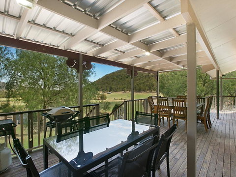Rosa Estate In Broke - Two 3br House In Walking Distance To Cellar Doors - Accommodation Kalgoorlie 0