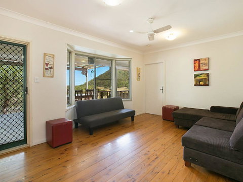 Rosa House In Broke, 4br House In Walking Distance To Cellar Doors - Accommodation Kalgoorlie 3