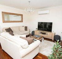 Roselawn Entertainer Large  Luxurious Sleeps 12 - Accommodation Kalgoorlie
