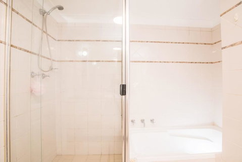 Rustic Hardwood 2 Bedroom Apartment In Randwick - Accommodation Kalgoorlie 3