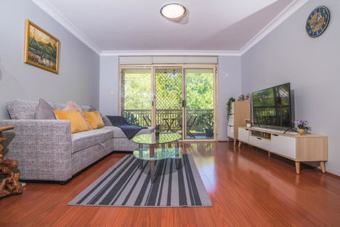 Rustic Hardwood 2 Bedroom Apartment In Randwick - Accommodation Kalgoorlie 0