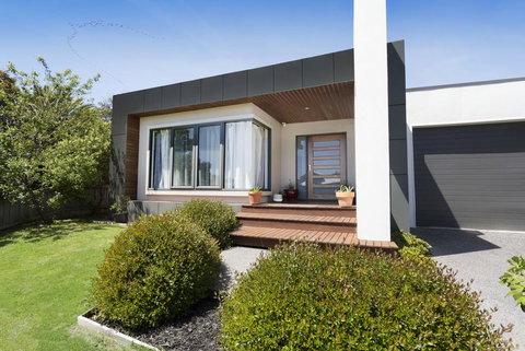 SAFETY BEACH ENTERTAINER - Accommodation Kalgoorlie 0