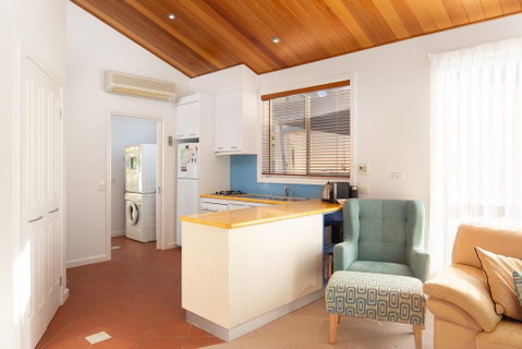 SAILS TWO - INVERLOCH - Accommodation Kalgoorlie 3