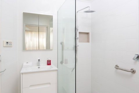 SAILS TWO - INVERLOCH - Accommodation Kalgoorlie 2
