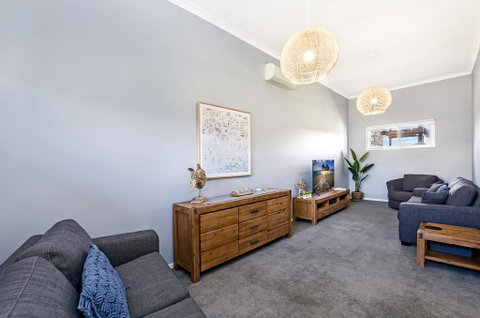 Salty's - Newly Renovated - Accommodation Kalgoorlie 2