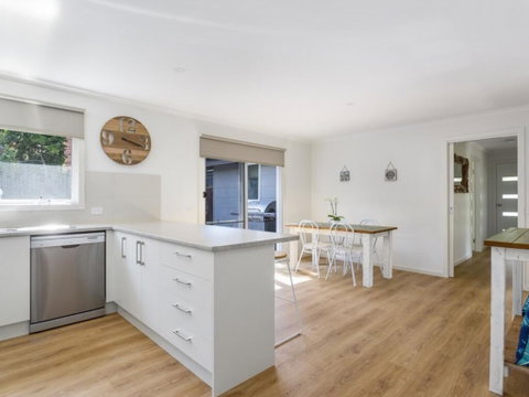 Sand Surf Beach - Beautiful Rye Holiday Home - Accommodation Kalgoorlie 1