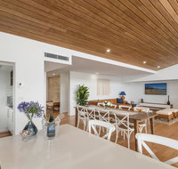 Sea la Vie 2 Luxury Apartment in Coffs Harbour Jetty with pool views and walking distance to the beach - Accommodation Kalgoorlie