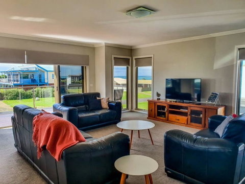 SEAL HAVEN - Centrally Located, Modern Home - Accommodation Kalgoorlie 1