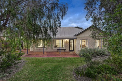 Shady Sheas - Accommodation Kalgoorlie 0