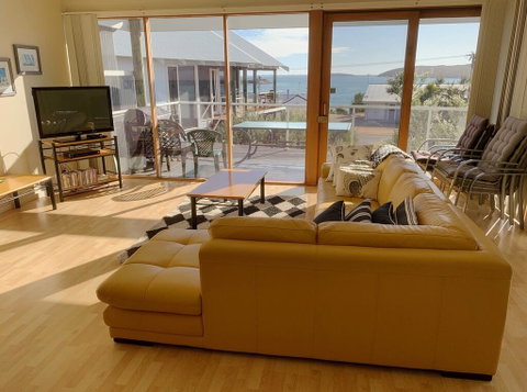 Sheoak Holiday Home - Accommodation Kalgoorlie 0